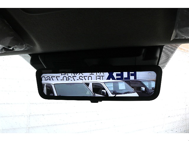 デジタルインナーミラーで夜間も安心◎