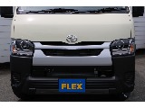【新型/ガソリン2WD/Wood Village】木のぬくもりを感じるログハウスのような空間のFLEXオリジナルキャンピングカー