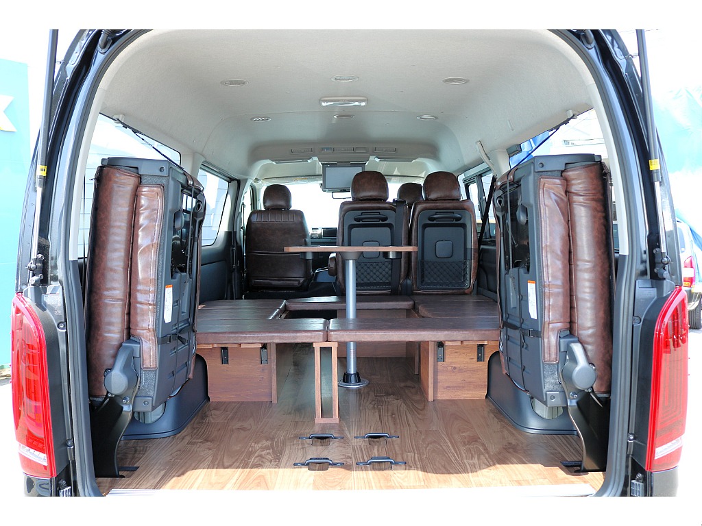 【新型/内装架装FamiliaｒbyKNOT RECORDS 】ハイエースワゴンＧＬガソリン２WD！