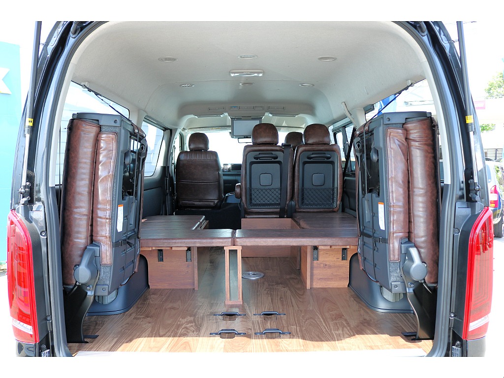 【新型/内装架装FamiliaｒbyKNOT RECORDS 】ハイエースワゴンＧＬガソリン２WD！