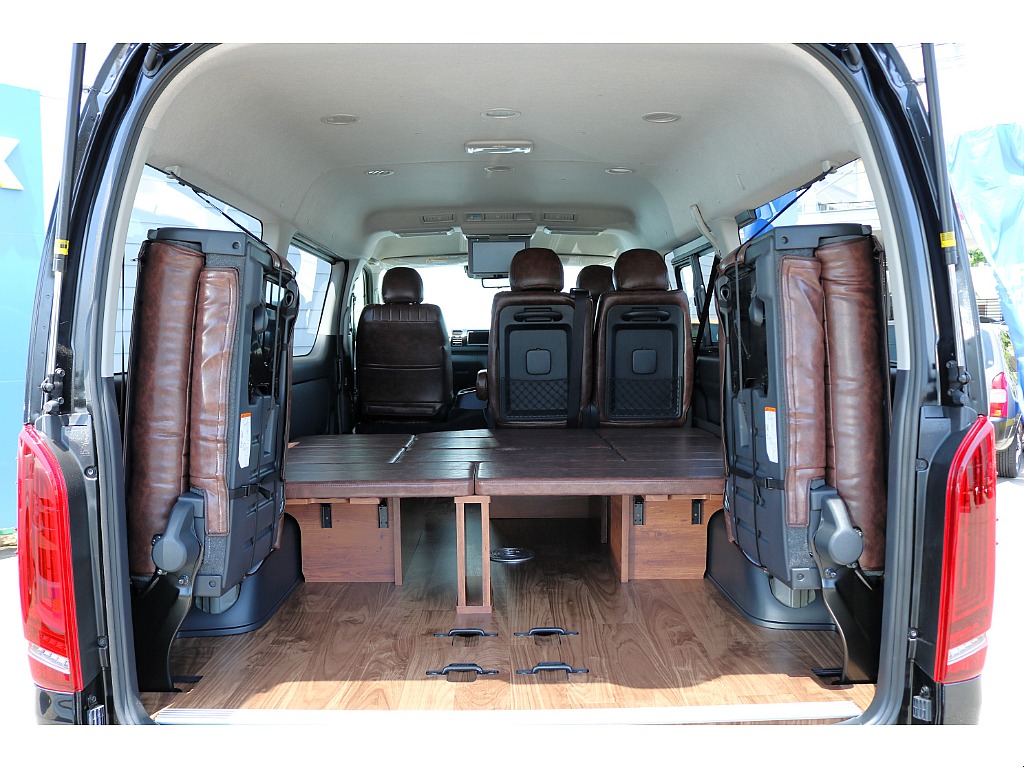 【新型/内装架装FamiliaｒbyKNOT RECORDS 】ハイエースワゴンＧＬガソリン２WD！