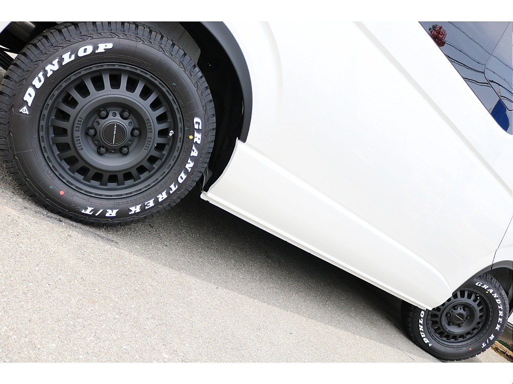 【新車/新型】ハイエースワゴンGLガソリン４WD内装架装familiar