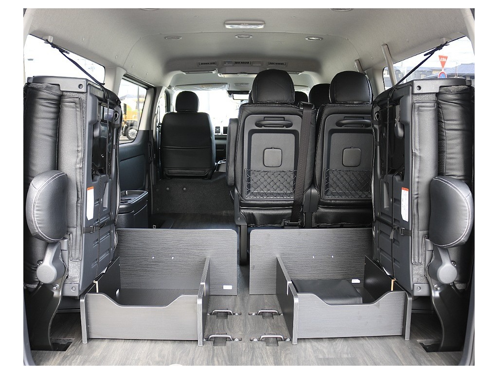 【新車/新型】9型ハイエースワゴンGLガソリン４WD　フローリング施工＆スマートベッドキット装備！オフロード仕様外装！