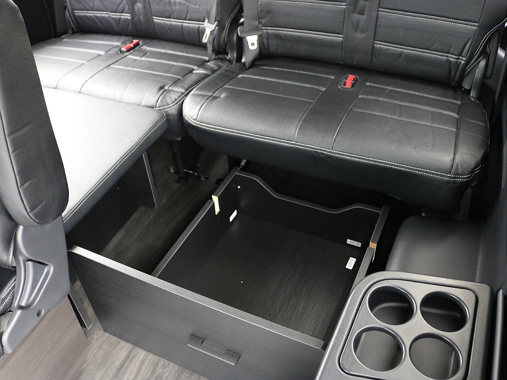 【新車/新型】9型ハイエースワゴンGLガソリン４WD　フローリング施工＆スマートベッドキット装備！オフロード仕様外装！