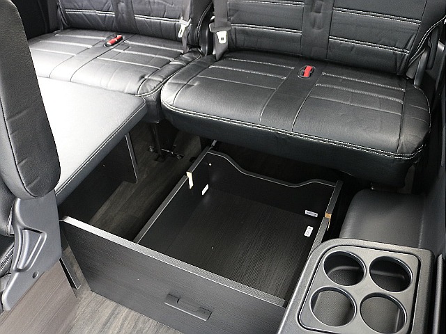 【新車/新型】9型ハイエースワゴンGLガソリン４WD　フローリング施工＆スマートベッドキット装備！オフロード仕様外装！