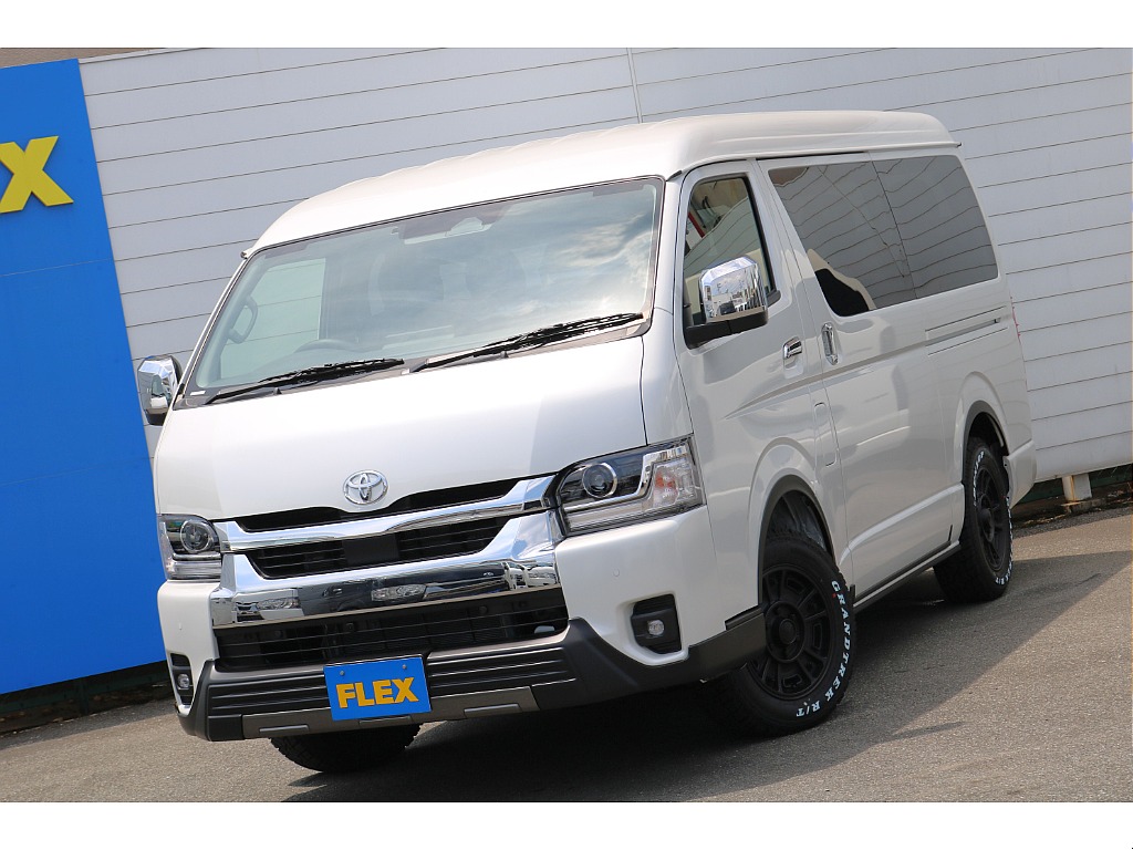 Bi-beam LEDヘッドランプの採用とガッツミラー廃止で フロント周りのデザインがかっこよくスタイリッシュな新型ハイエースです♪