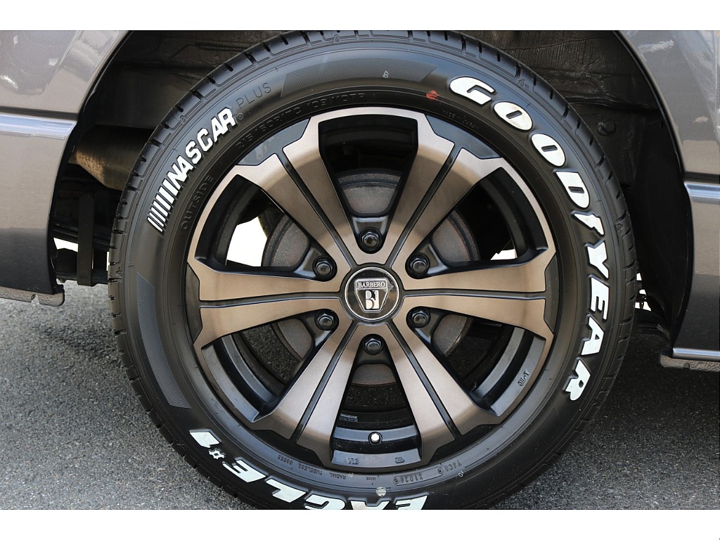 【厳選仕入】R5年式ハイエースバンS-GLダークプライムⅡディーゼル　希少カラーガンメタリック！