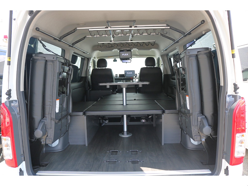 【オリジナルシート“across”/ワゴンGLガソリン2WD】2列目成型シート搭載＆フラット対面可能の優れもの【全国納車可】