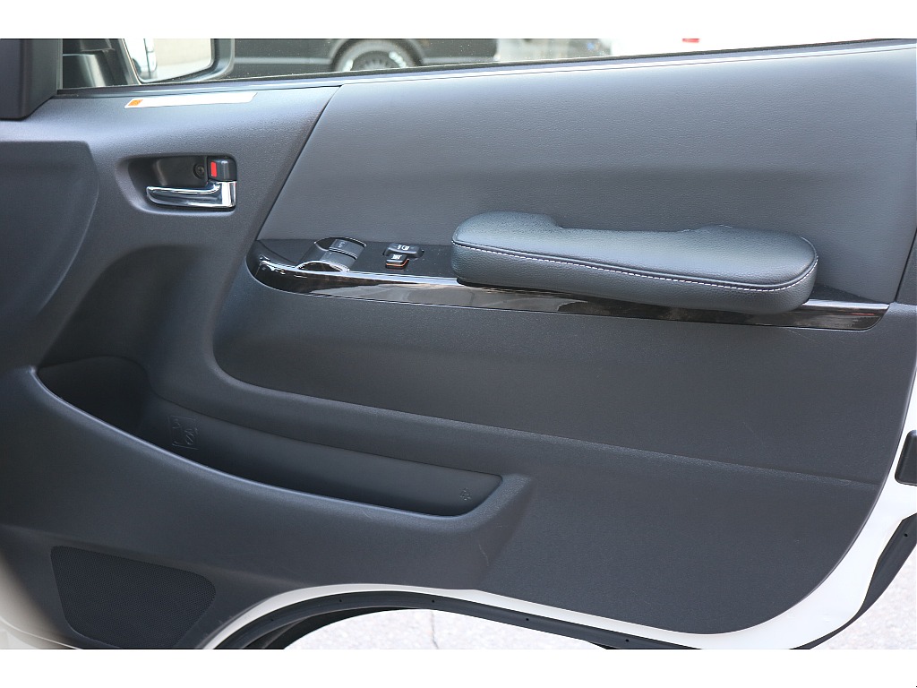 内張りも綺麗な1台！