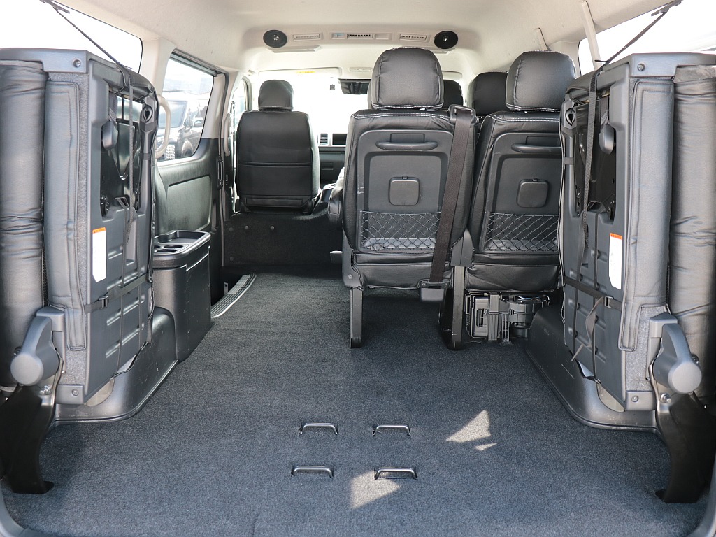 両側跳ね上げで荷物もたっぷり積めます！