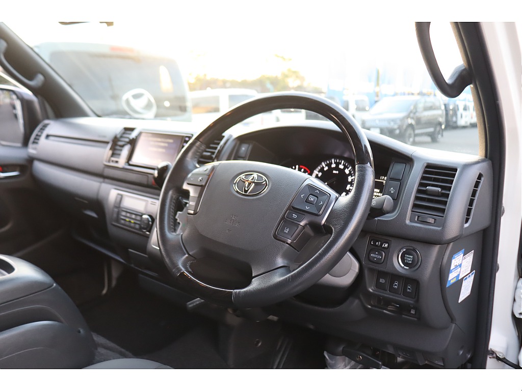 トヨタ ハイエースバン(34枚目)