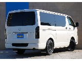 ベッドキット付のオフロード仕様でカッコいい車！