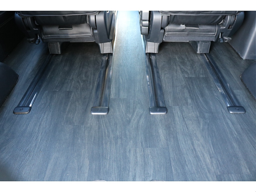 フローリング床張り施工！ロングスライドレール！