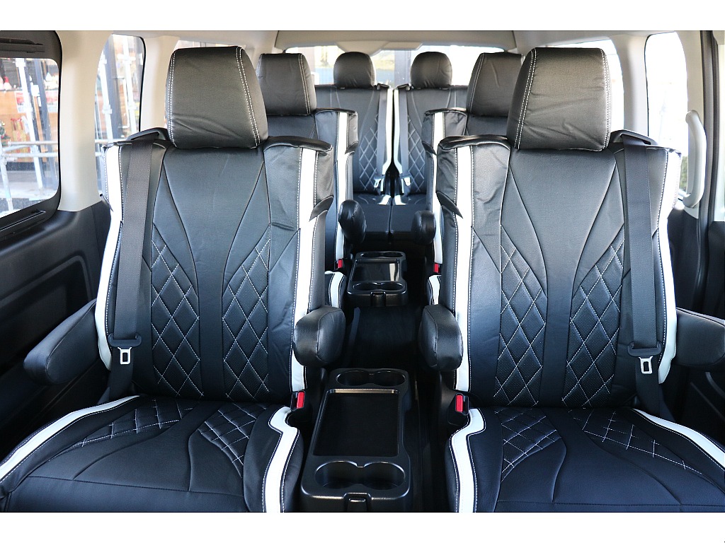 キャプテンシート4脚搭載！