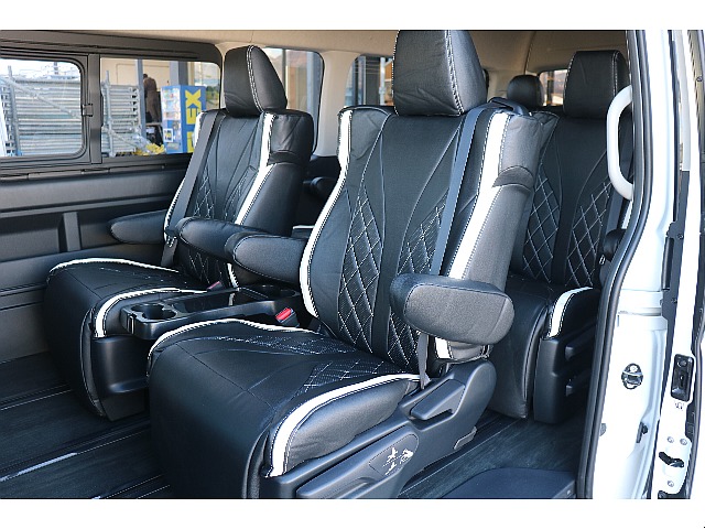 キャプテンシート4脚搭載！