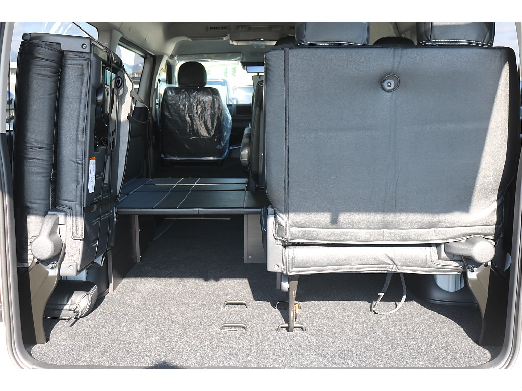 4列目シートは跳ね上げも可能！