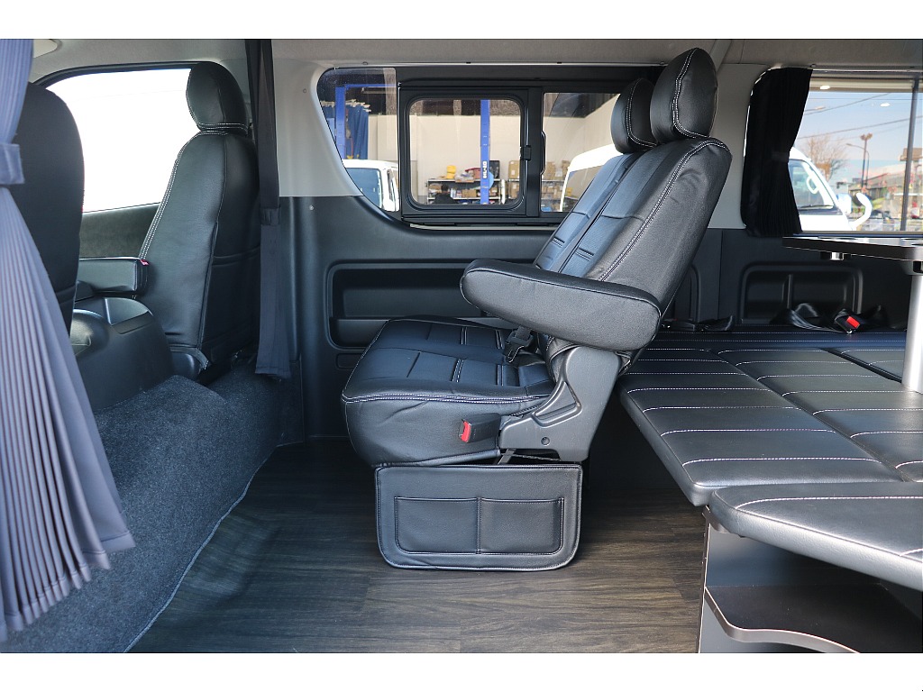 2列目足元もゆったり空間！