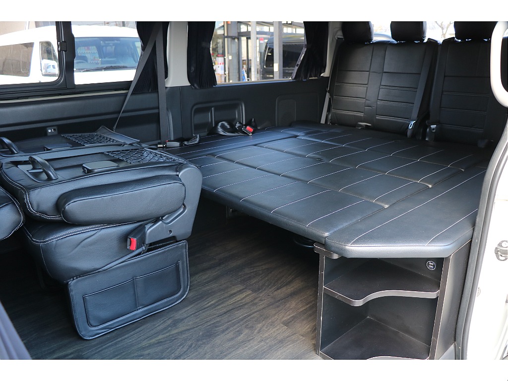 後部はベッド空間！