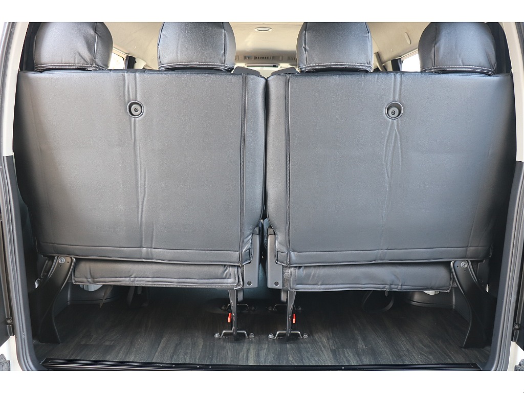 4列目シートは跳ね上げも可能！