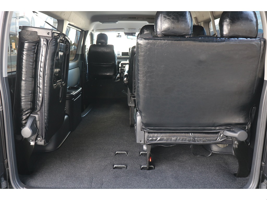 4列目は跳ね上げも可能！