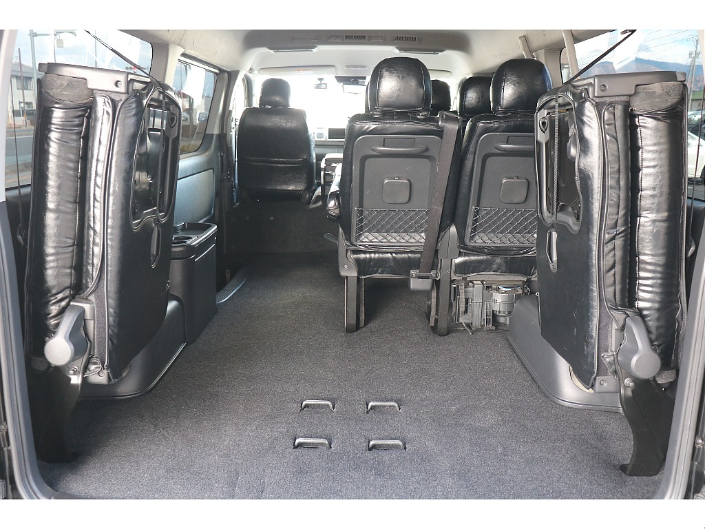 4列目は跳ね上げも可能！