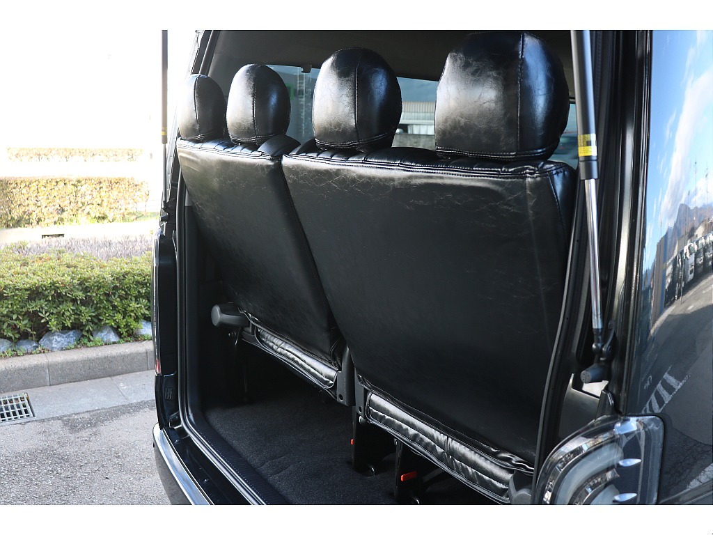 4列目はリクライニング加工！