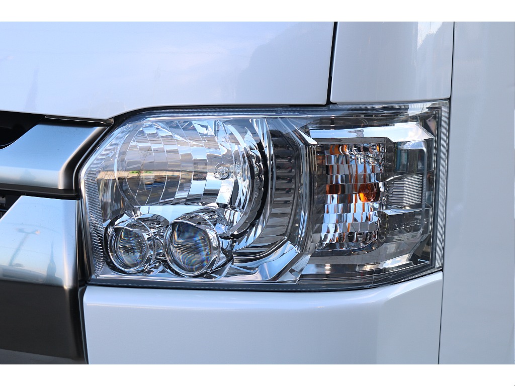 トヨタ ハイエースバン(3枚目)