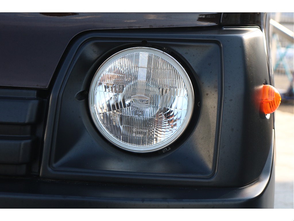 オシャレな丸目ヘッドライト！