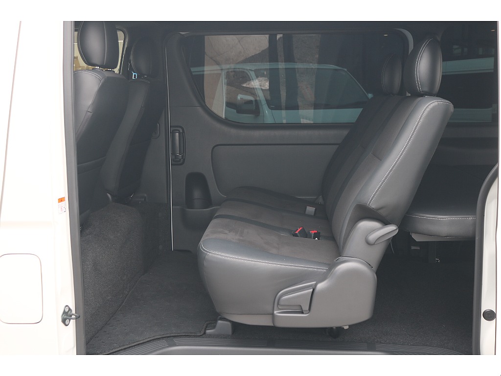 2列目足元もゆったり！