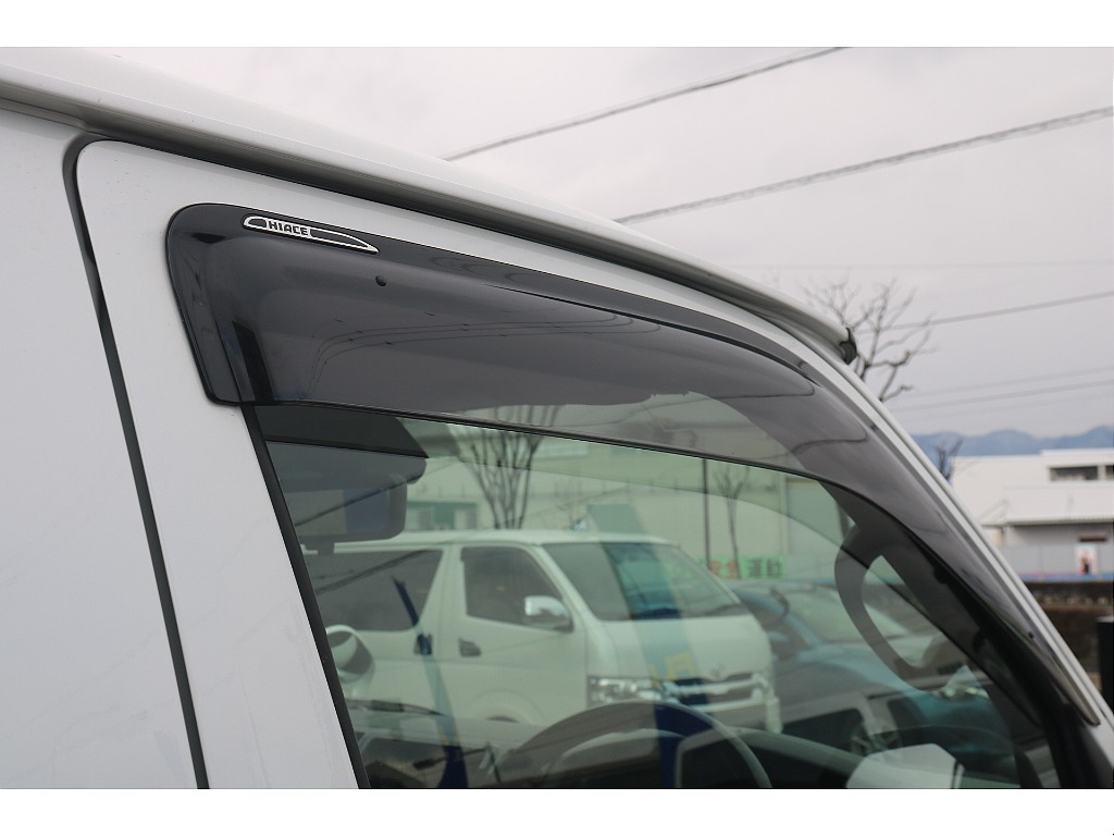 ドアバイザー付！