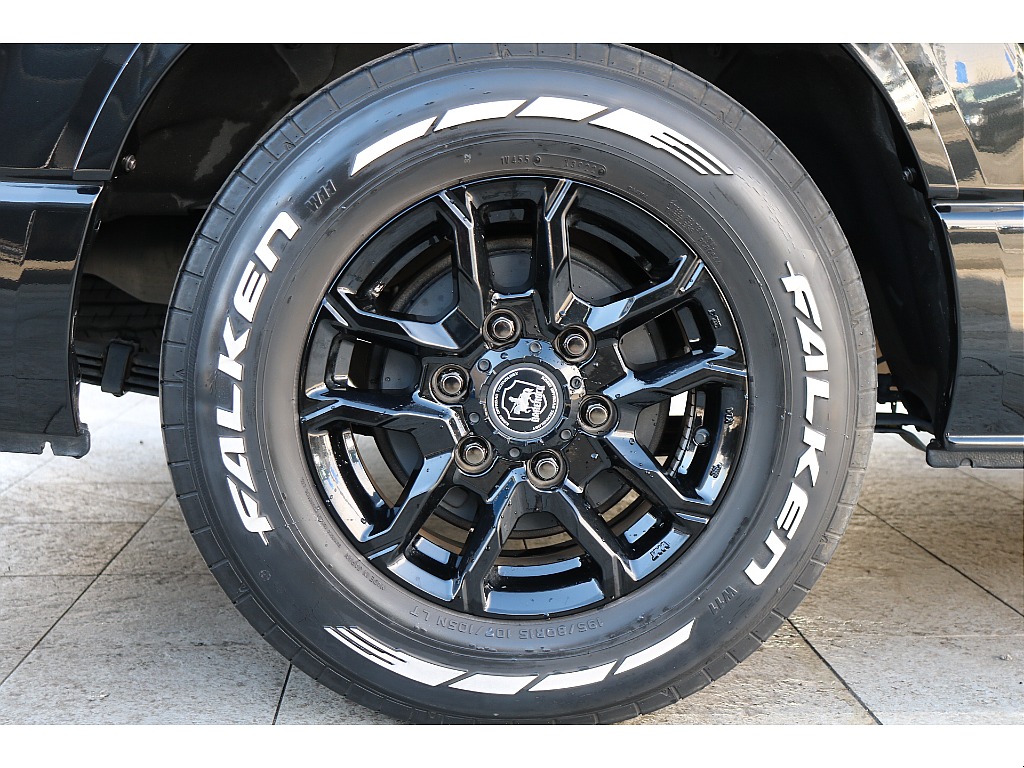 バイソン ベアロック 15インチアルミ、ファルケンW11タイヤ！