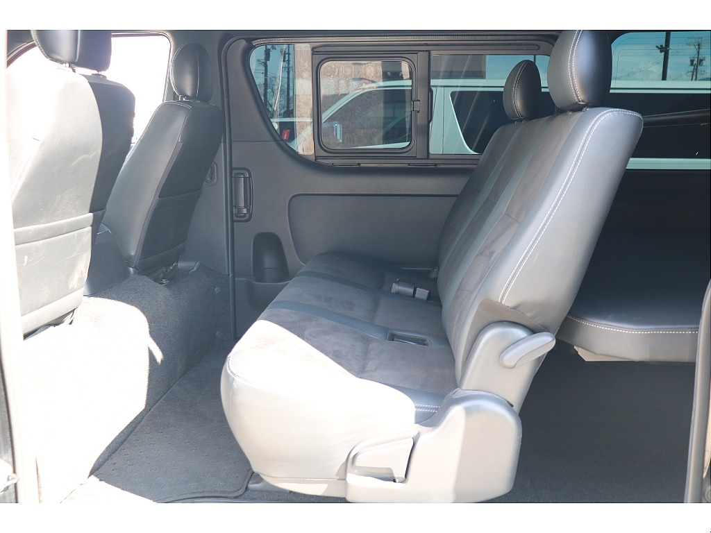 2列目足元もゆったり！