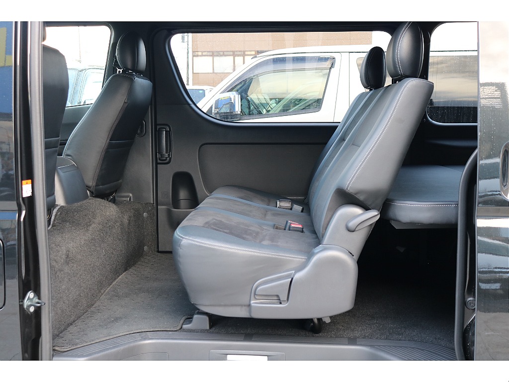 2列目足元もゆったり！