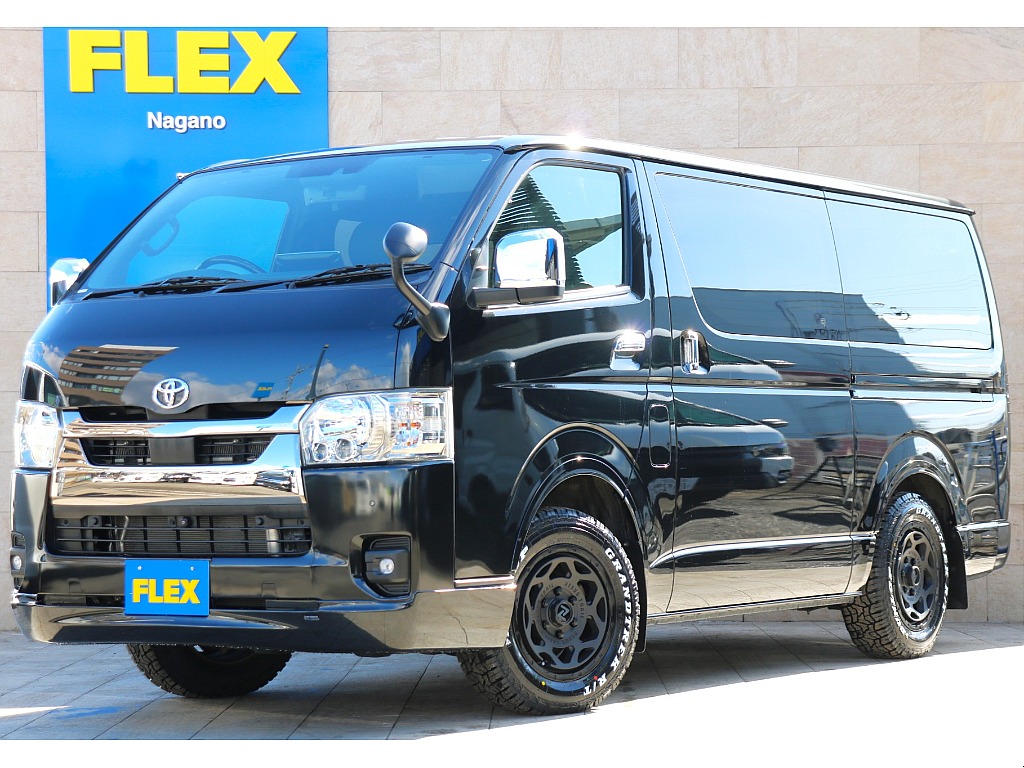 ハイエース長野店までお問合せお待ちしております！ ハイエースバンS-GLダークプライムⅡディーゼルターボ4WD！大画面BIG-Xナビ付のファミリーパッケージ♪