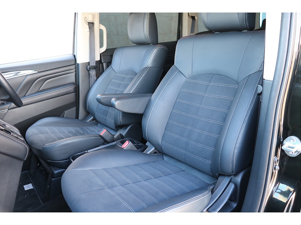 アームレストも標準装備！