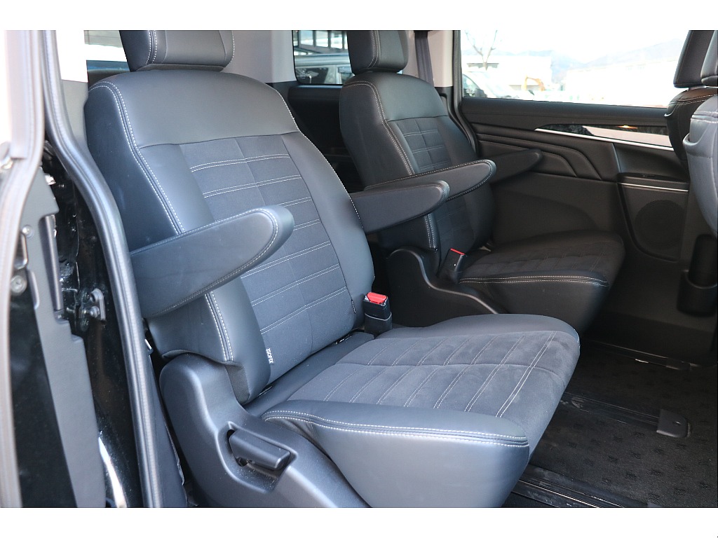 2列目シートはゆったり独立シート！