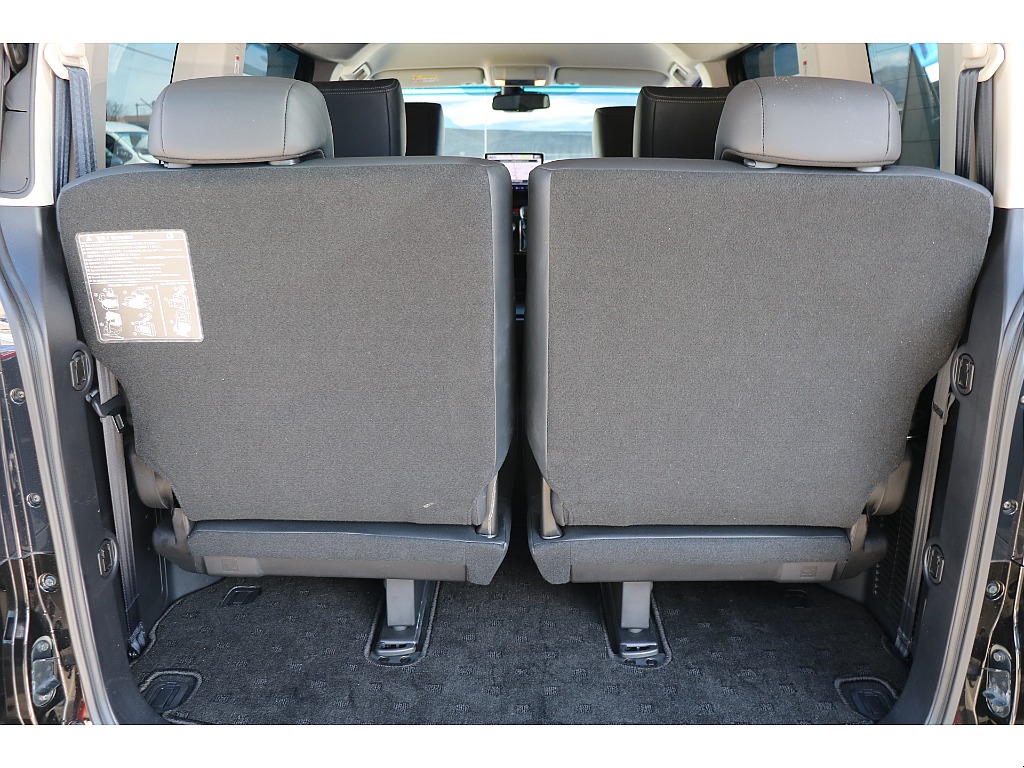 3列目シートは跳ね上げ可能！