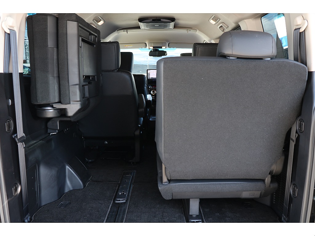 3列目シートは跳ね上げ可能！