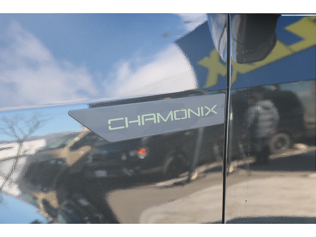 シャモニーエンブレム付き！