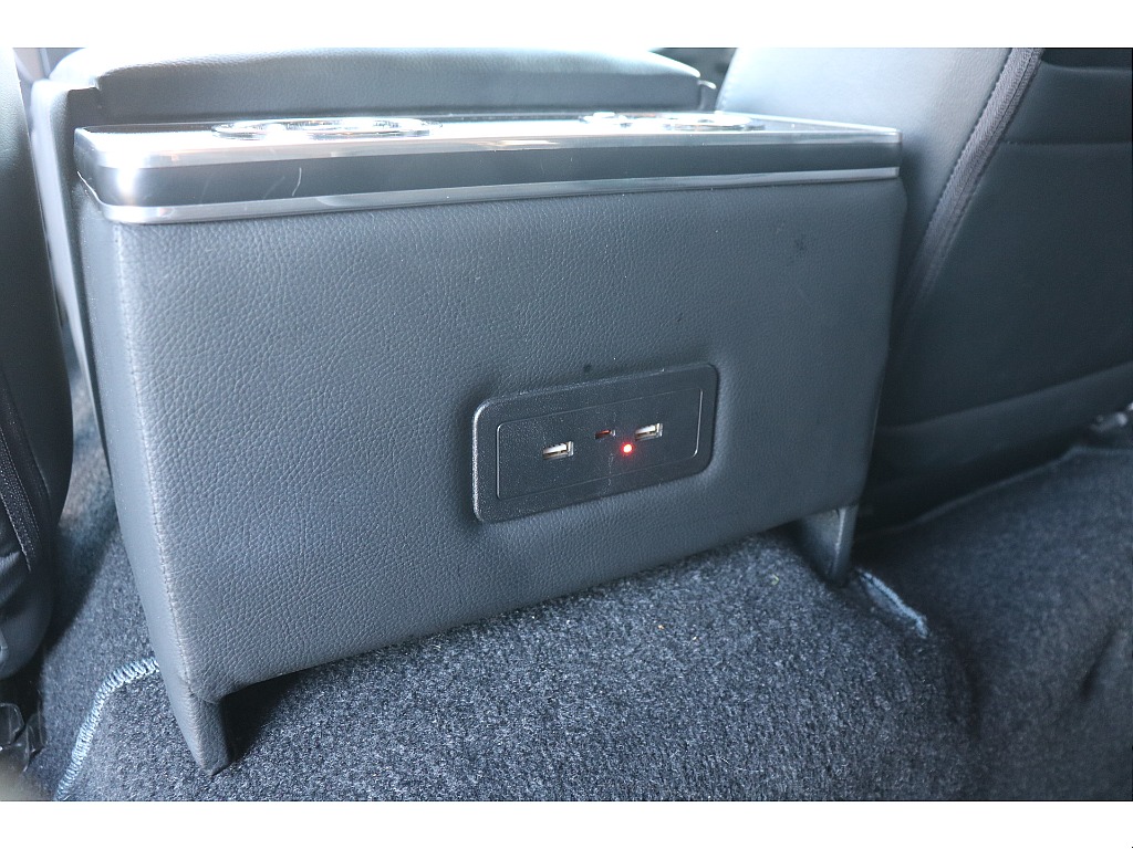 後部USBポート付！