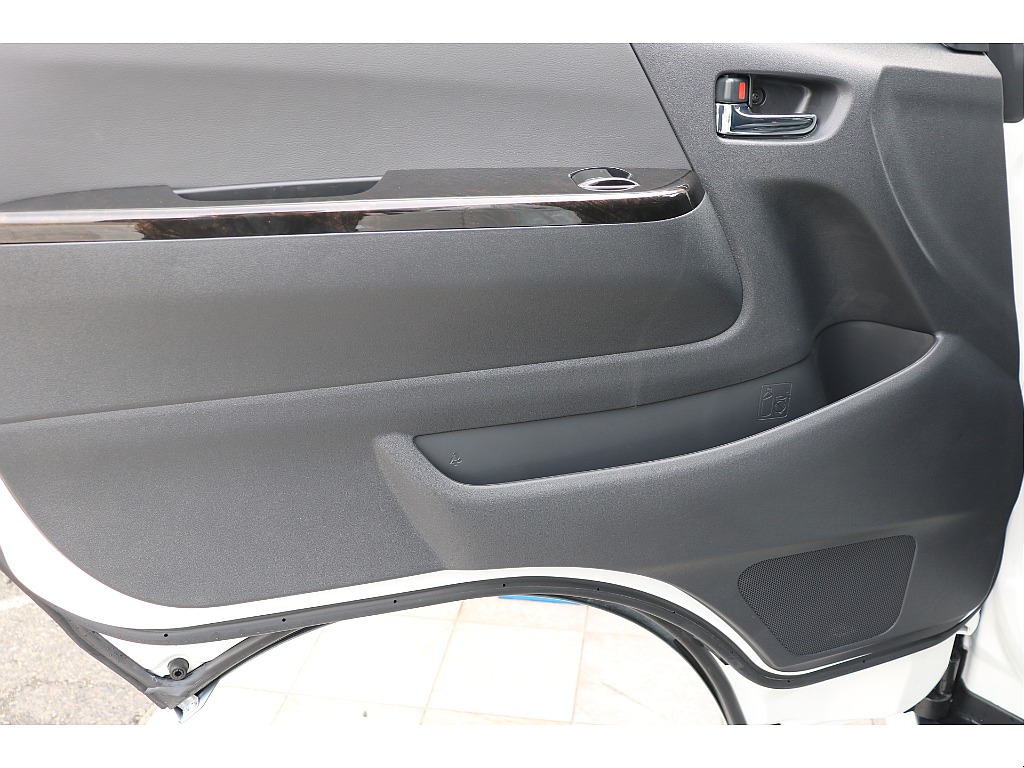 内張りも綺麗な1台！