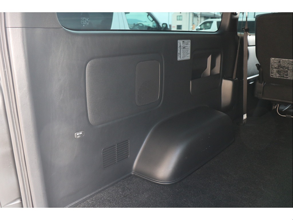 内張りも綺麗な1台！