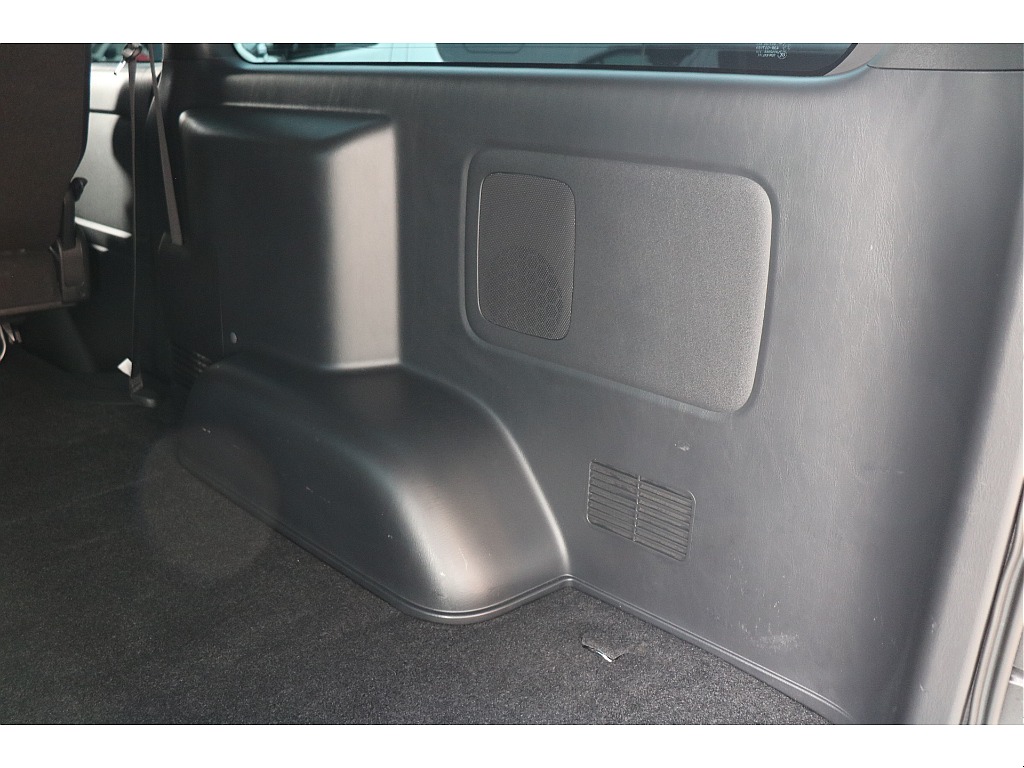 内張りも綺麗な1台！