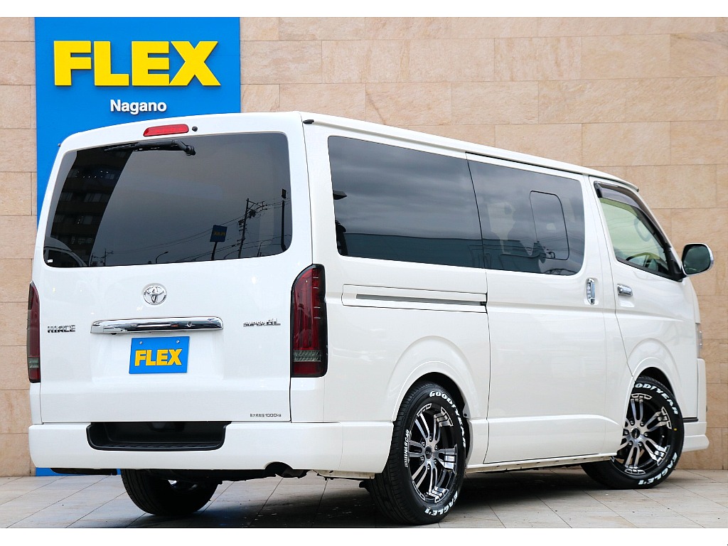 カスタム盛りだくさんのお得な1台！