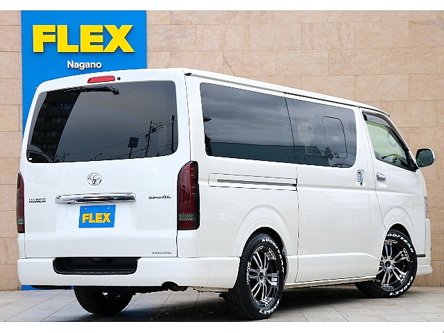 カスタム盛りだくさんのお得な1台！