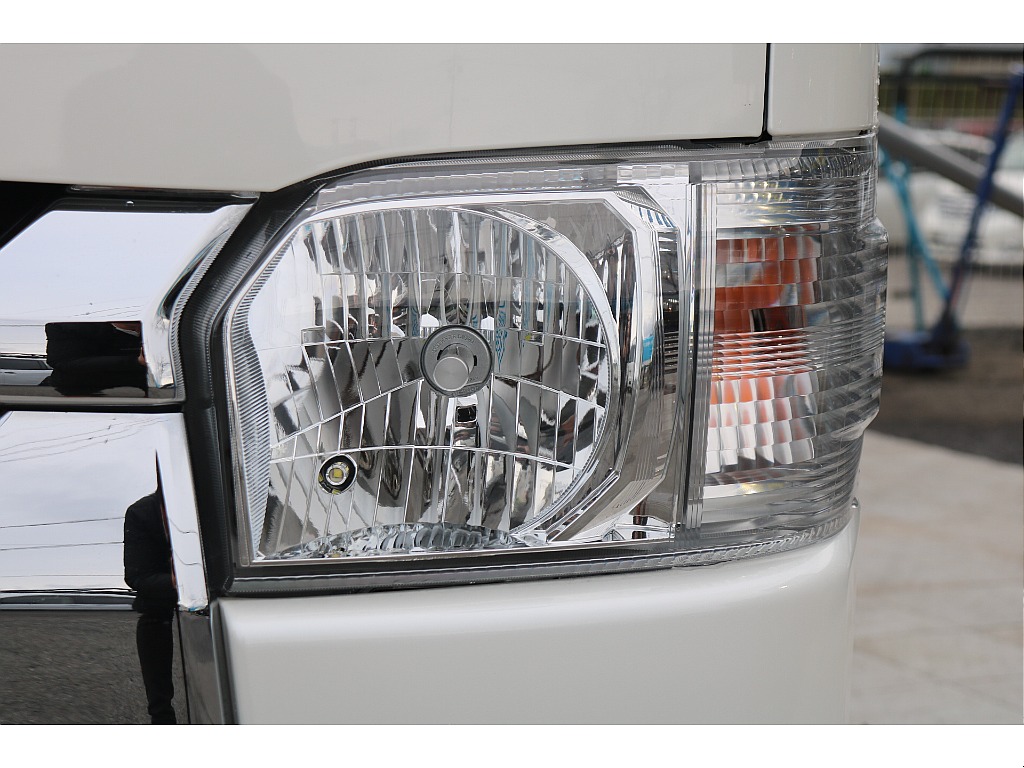 トヨタ ハイエースバン(5枚目)