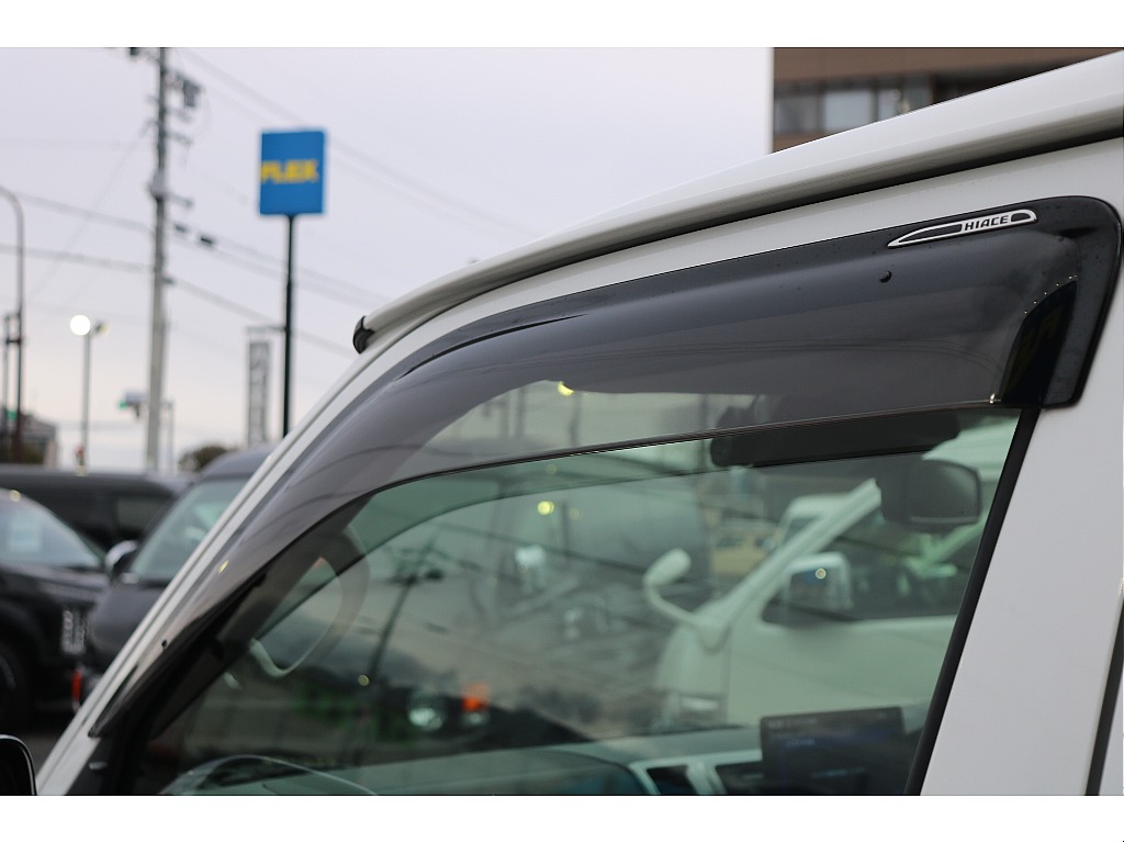 トヨタ ハイエースバン(9枚目)