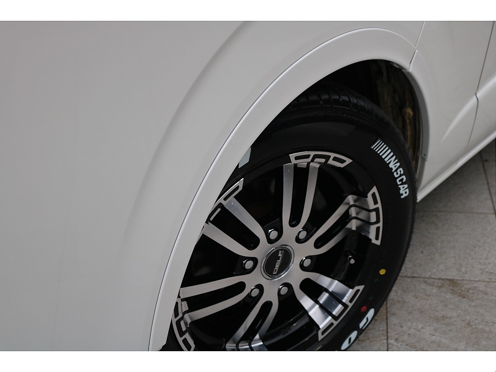 トヨタ ハイエースバン(10枚目)