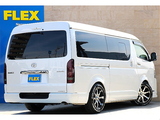 カスタム盛りだくさんの1台！