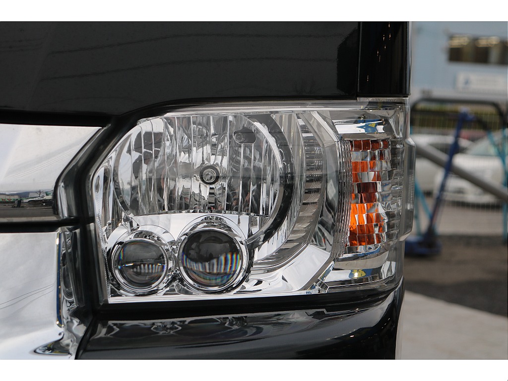 トヨタ ハイエース(4枚目)